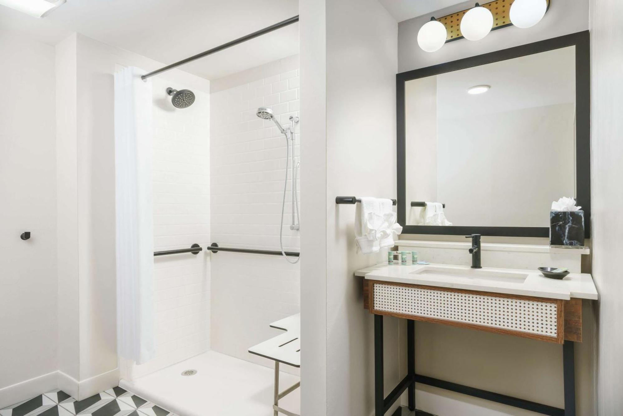 King Room Mobility or Hearing Accessible Non-Smoking