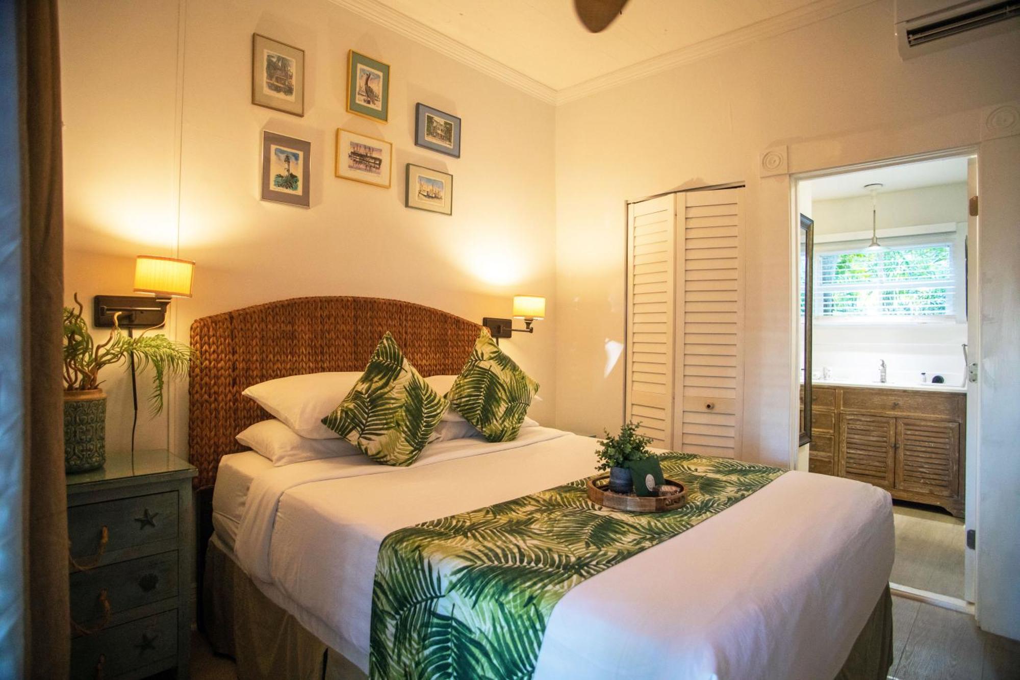 Standard Queen Room Poolside