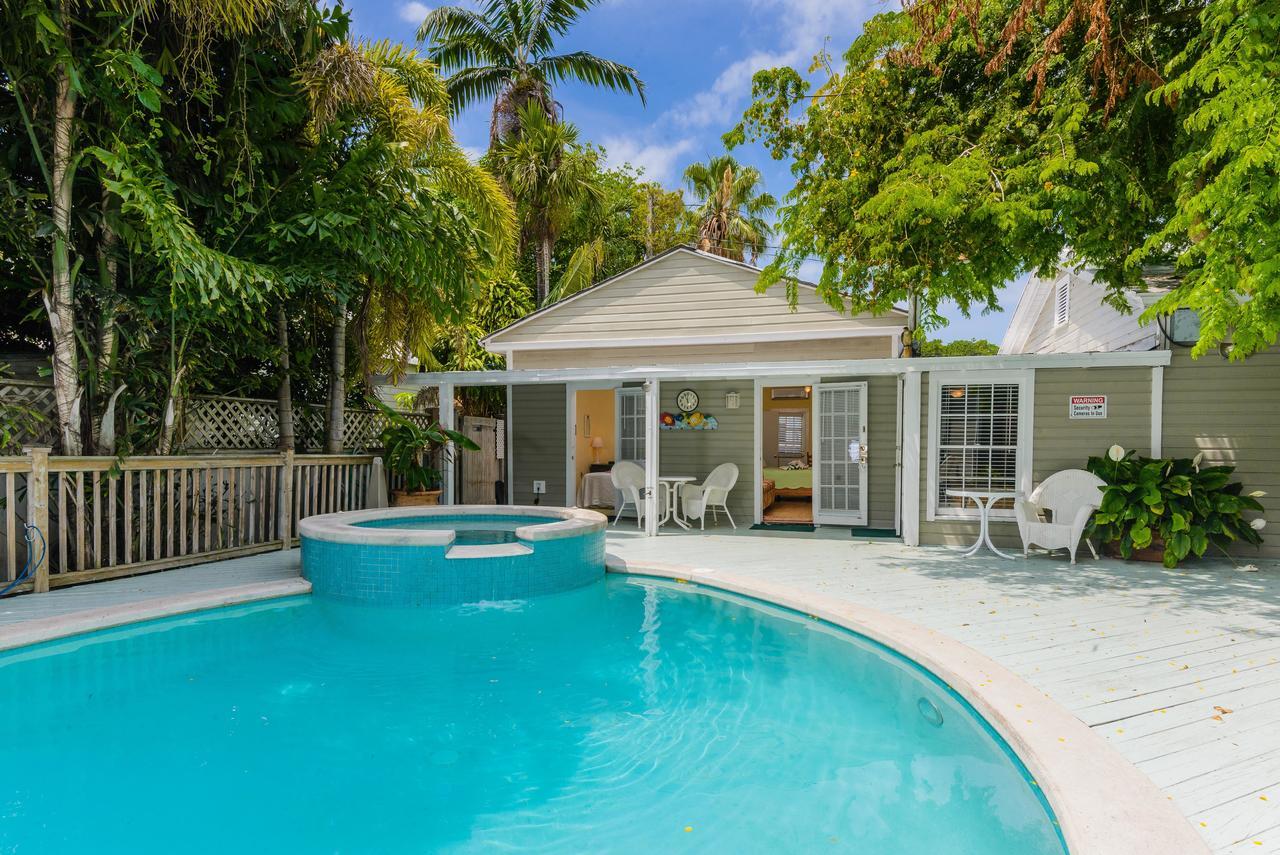 Queen Room with Pool View