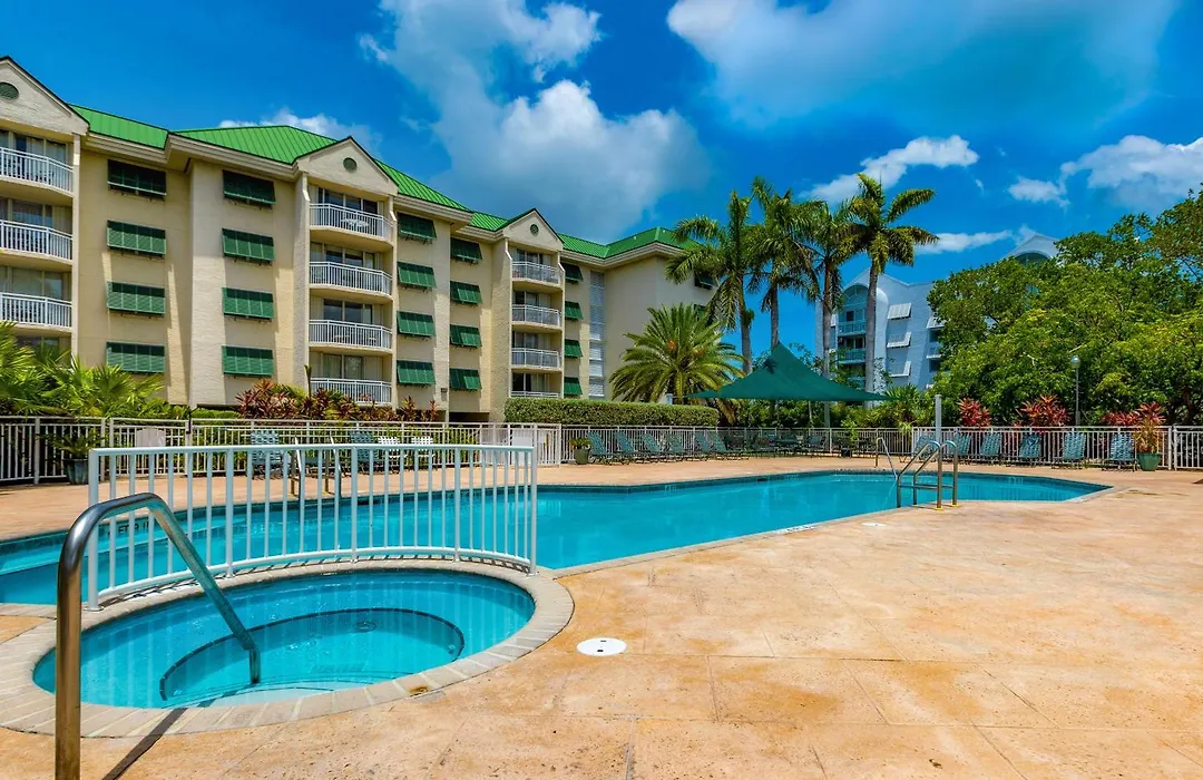 Sunrise Suites - Sea Breeze Suite 101-1