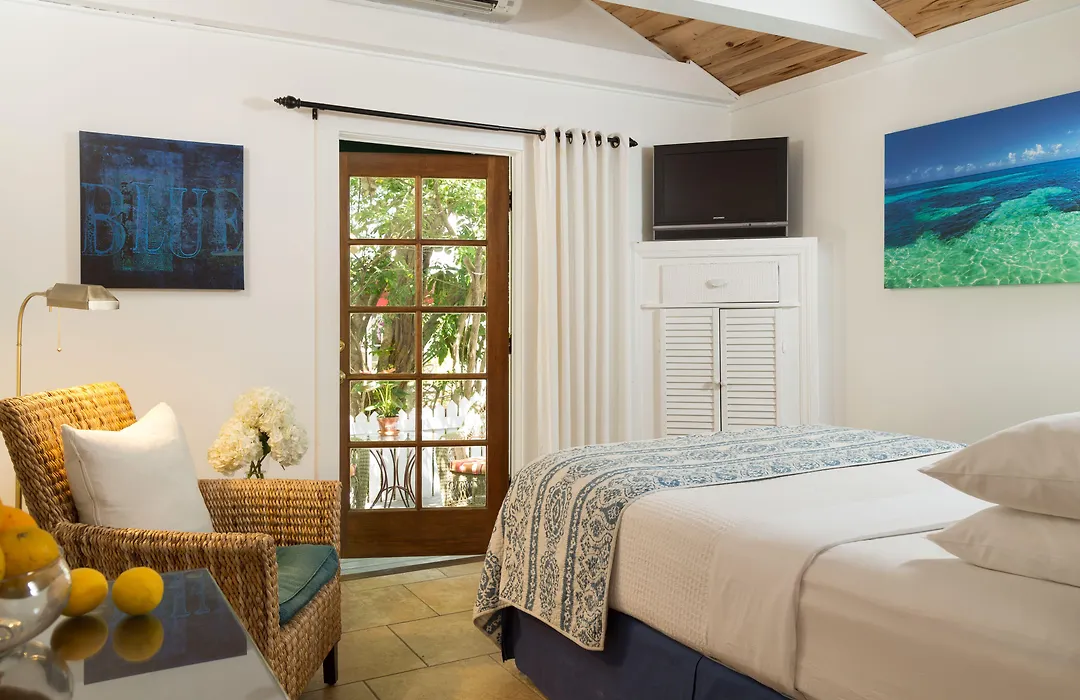 Tropical Inn-1