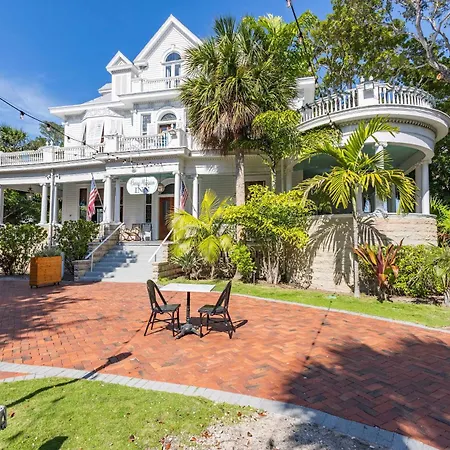 Deluxe King - Curry Mansion With Pool!-3