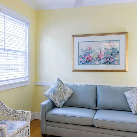 Deluxe King With Balcony - At James House With Parking!-3