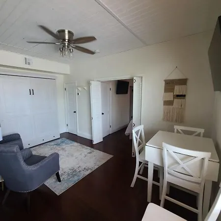 Two Duval Street Suites W Parking And Pool-2