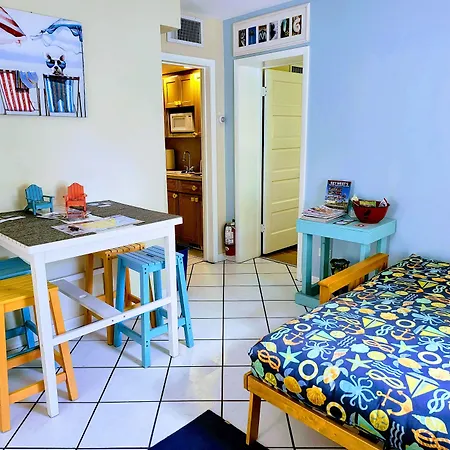 Suite Dreams Inn By The Beach-2